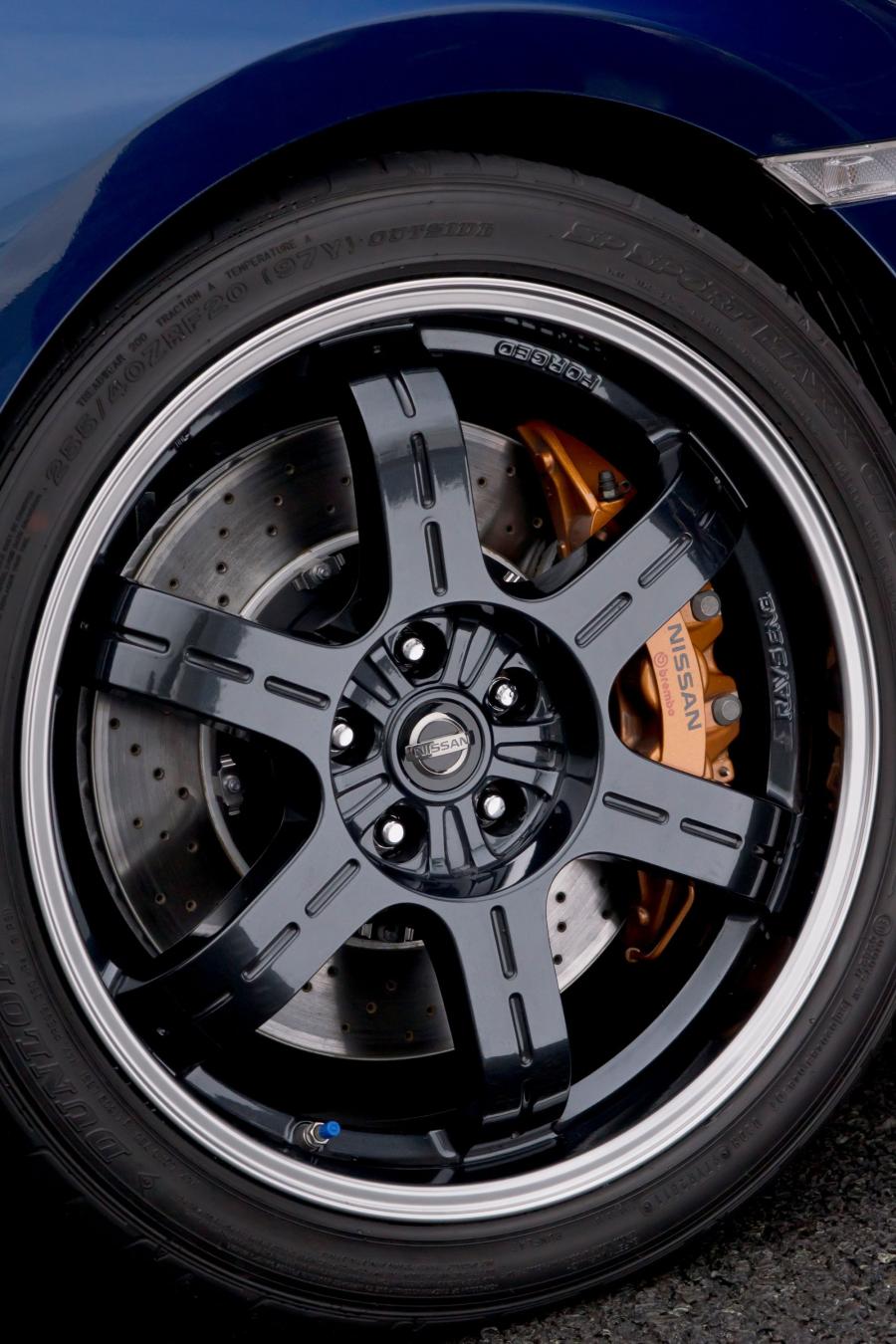  Nissan GT-R Track Pack 2012 года  (UK) (фото 4 из 20)